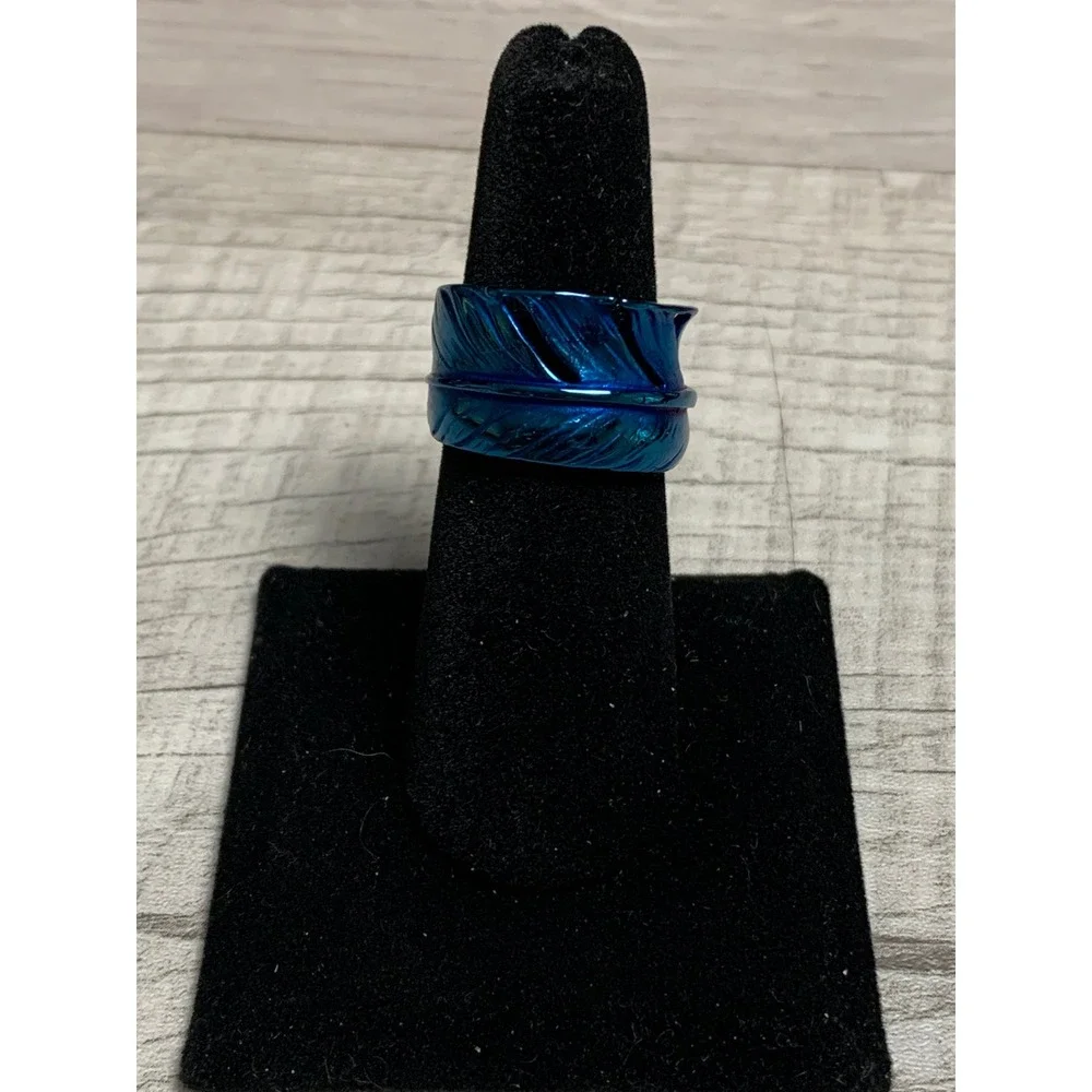 Metallic Blue Feather Wrap Ring Iridescent Plume Bypass Band Size 6.5 3283